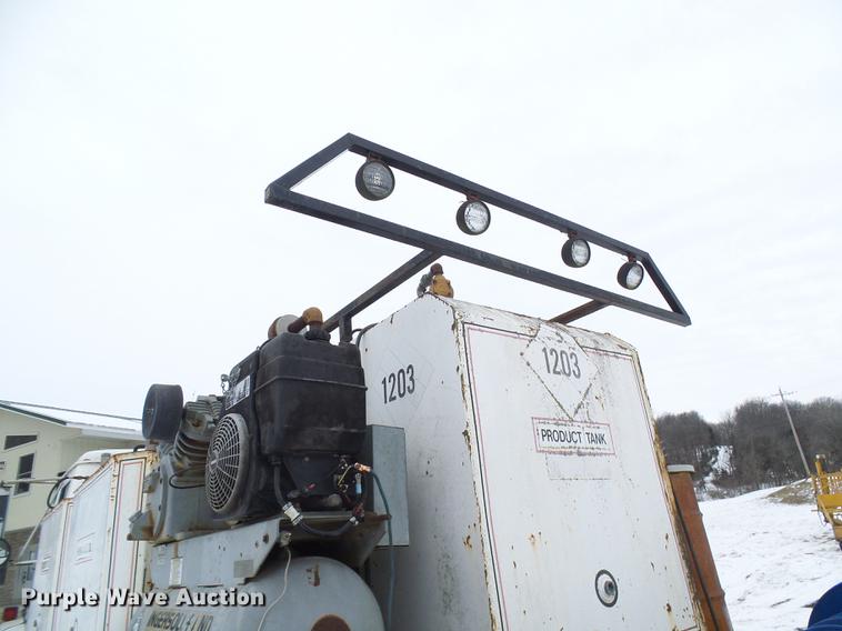 image for item DF7123 1986 International 2375 service truck