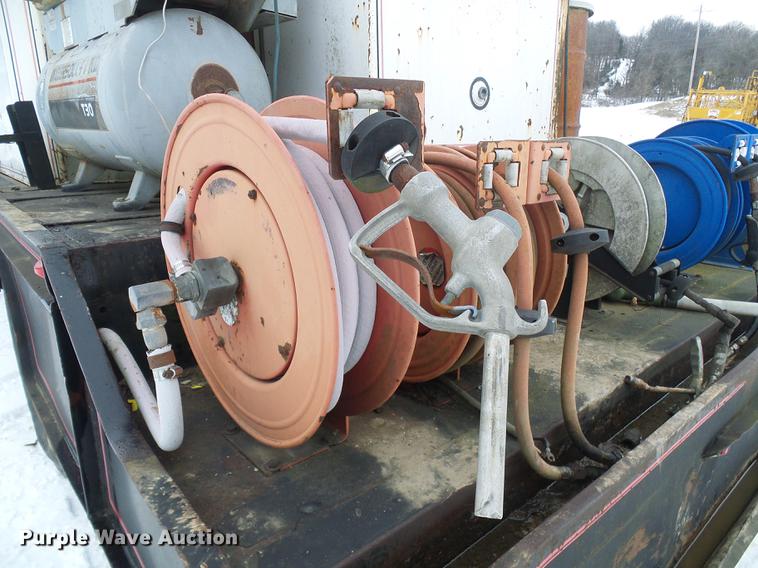 image for item DF7123 1986 International 2375 service truck