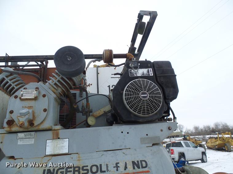 image for item DF7123 1986 International 2375 service truck