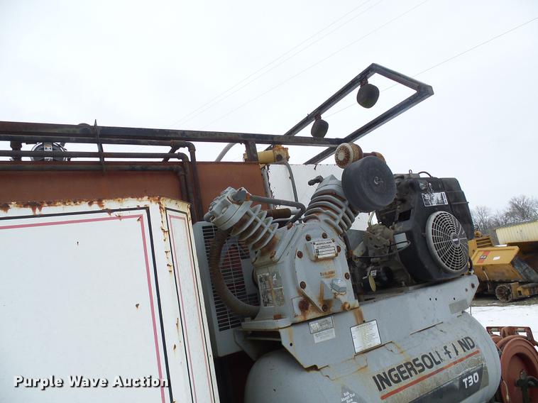 image for item DF7123 1986 International 2375 service truck