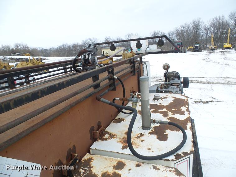 image for item DF7123 1986 International 2375 service truck