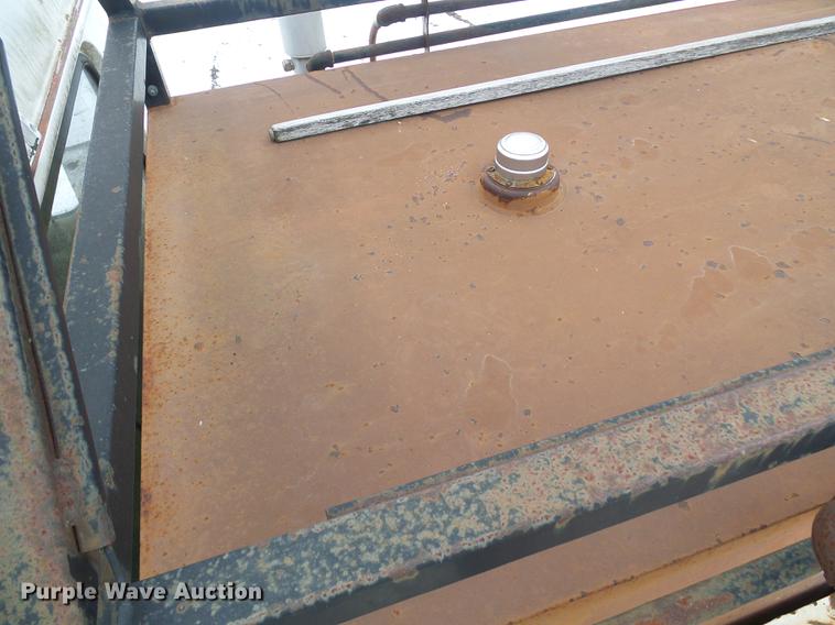 image for item DF7123 1986 International 2375 service truck