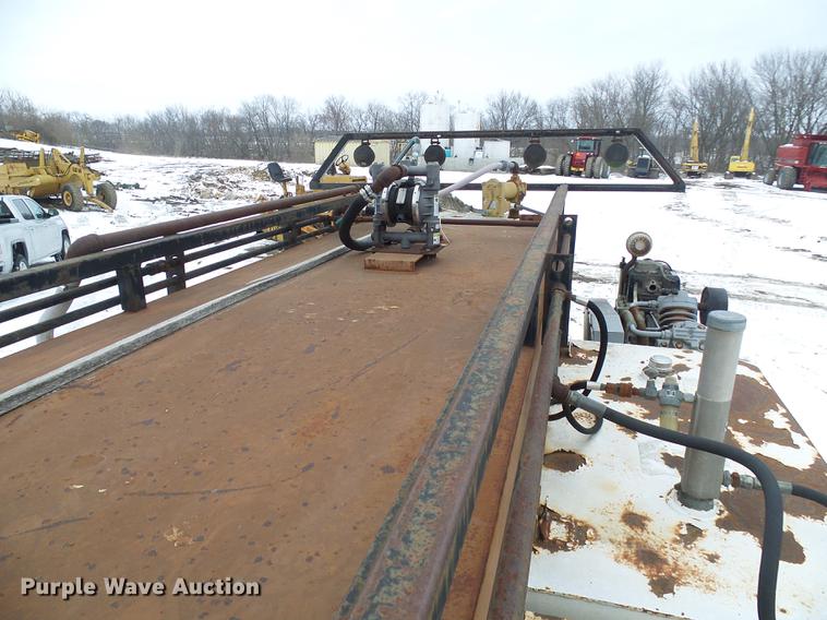 image for item DF7123 1986 International 2375 service truck