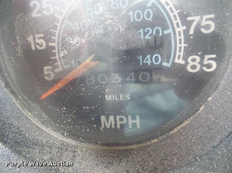 image for item DF7123 1986 International 2375 service truck