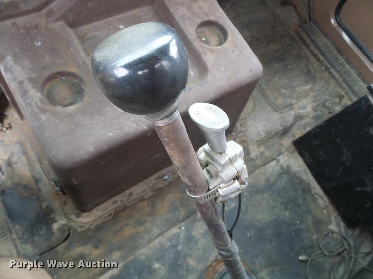 image for item DF7123 1986 International 2375 service truck