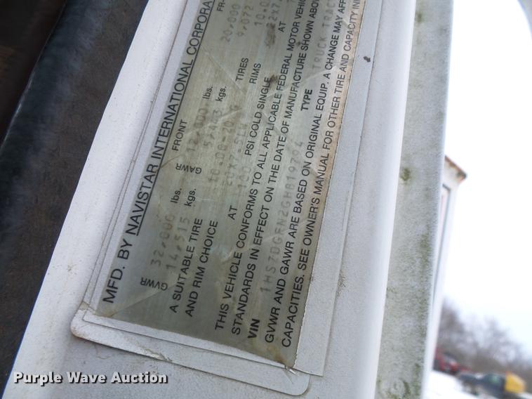 image for item DF7123 1986 International 2375 service truck