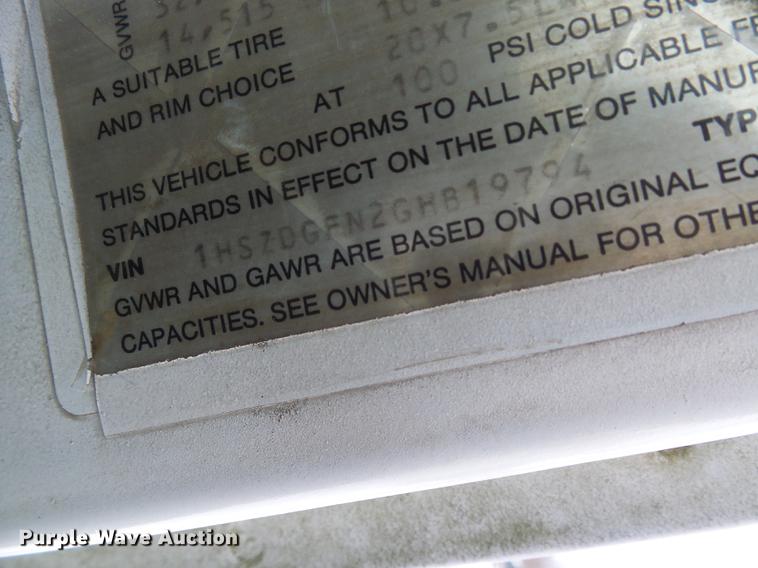 image for item DF7123 1986 International 2375 service truck