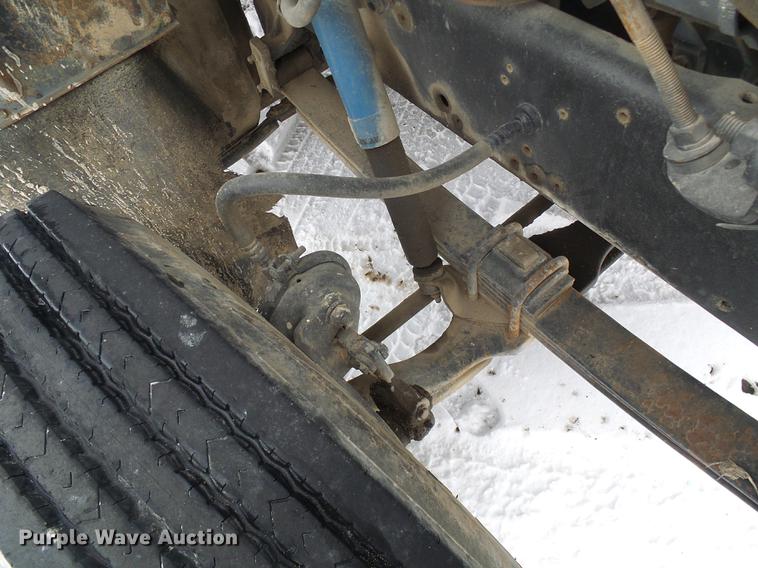 image for item DF7123 1986 International 2375 service truck