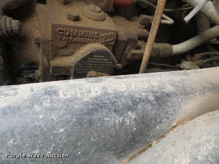 image for item DF7123 1986 International 2375 service truck