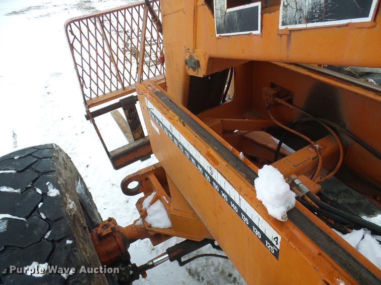 image for item DF7124 Lull 844 telehandler