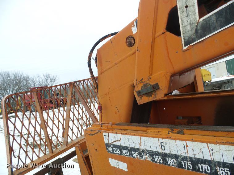 image for item DF7124 Lull 844 telehandler