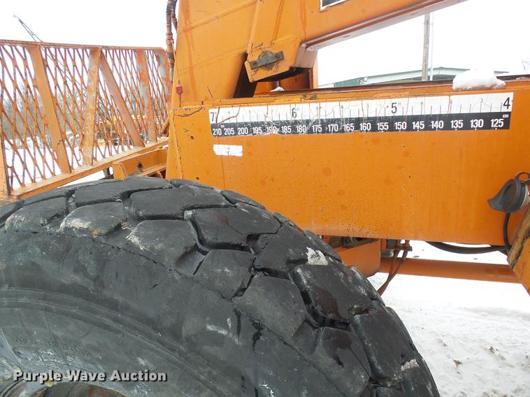 image for item DF7124 Lull 844 telehandler