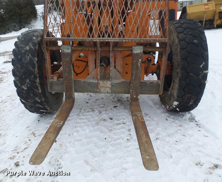 image for item DF7124 Lull 844 telehandler