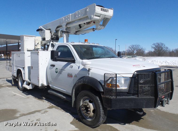 image for item DF7138 2012 Dodge Ram 5500 bucket truck