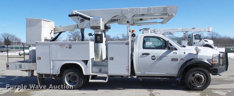 image for item DF7138 2012 Dodge Ram 5500 bucket truck