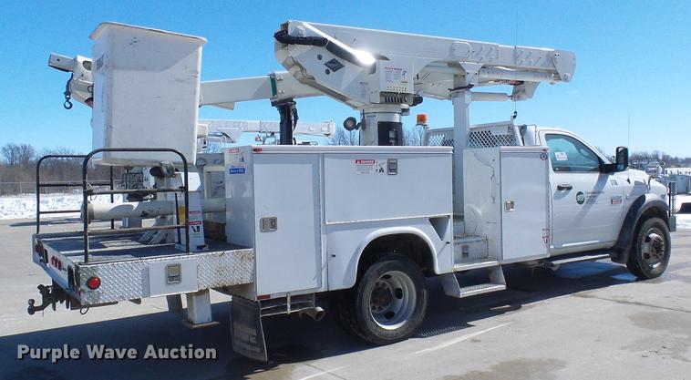 image for item DF7138 2012 Dodge Ram 5500 bucket truck