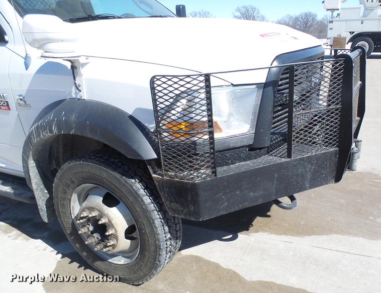 image for item DF7138 2012 Dodge Ram 5500 bucket truck
