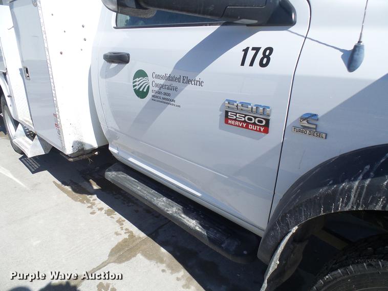 image for item DF7138 2012 Dodge Ram 5500 bucket truck