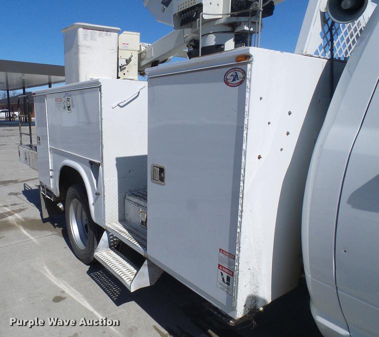 image for item DF7138 2012 Dodge Ram 5500 bucket truck