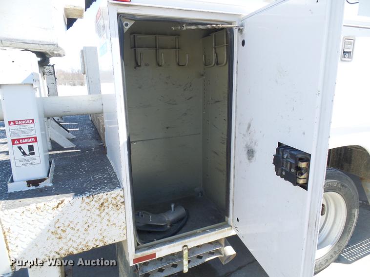 image for item DF7138 2012 Dodge Ram 5500 bucket truck