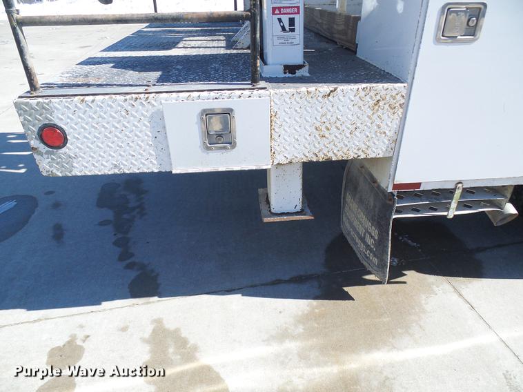 image for item DF7138 2012 Dodge Ram 5500 bucket truck