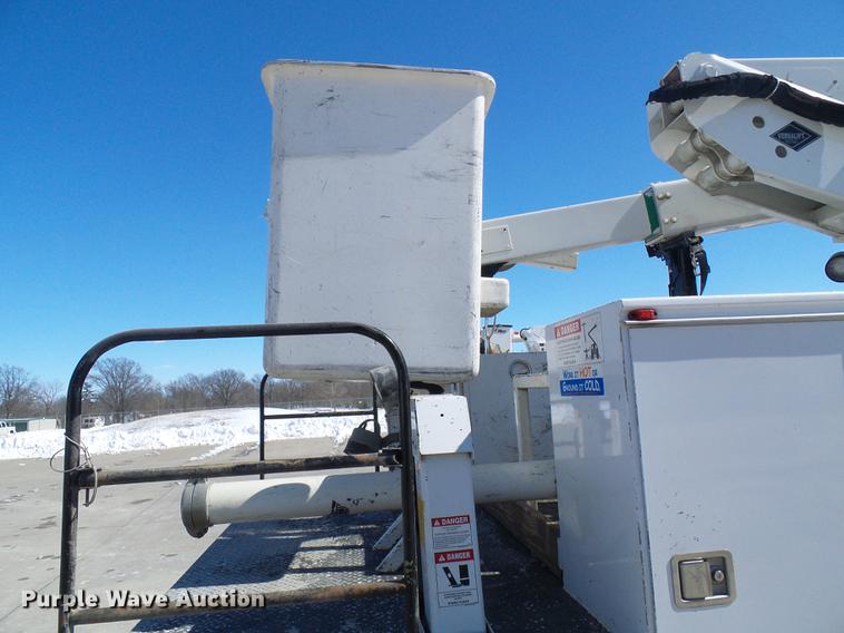 image for item DF7138 2012 Dodge Ram 5500 bucket truck