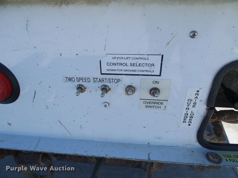 image for item DF7138 2012 Dodge Ram 5500 bucket truck