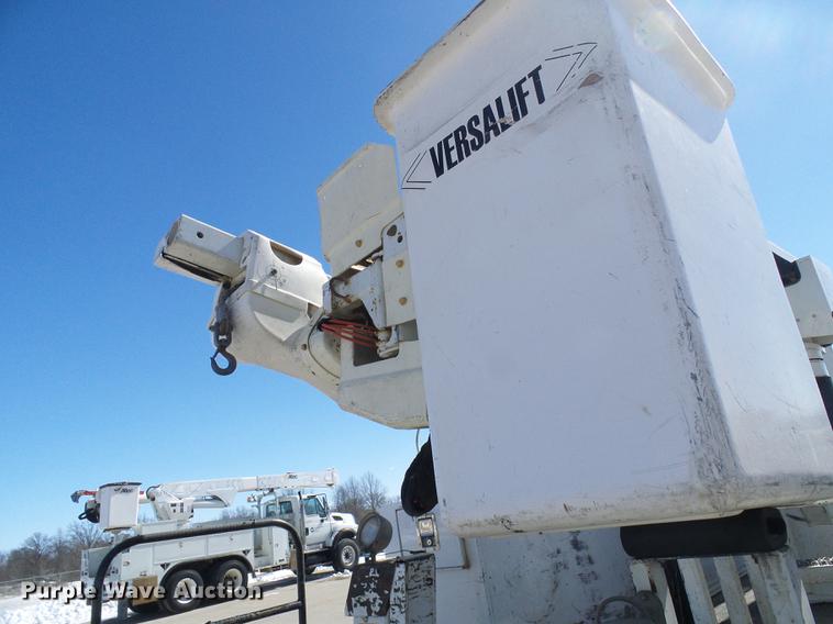 image for item DF7138 2012 Dodge Ram 5500 bucket truck