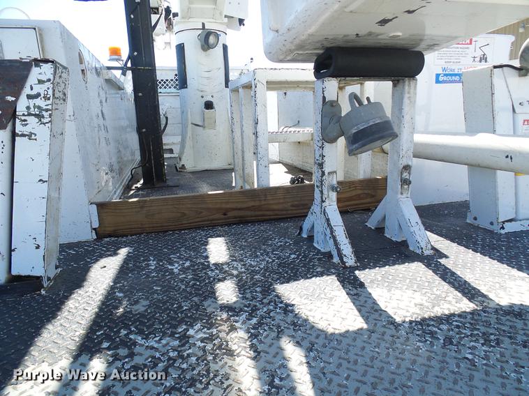 image for item DF7138 2012 Dodge Ram 5500 bucket truck