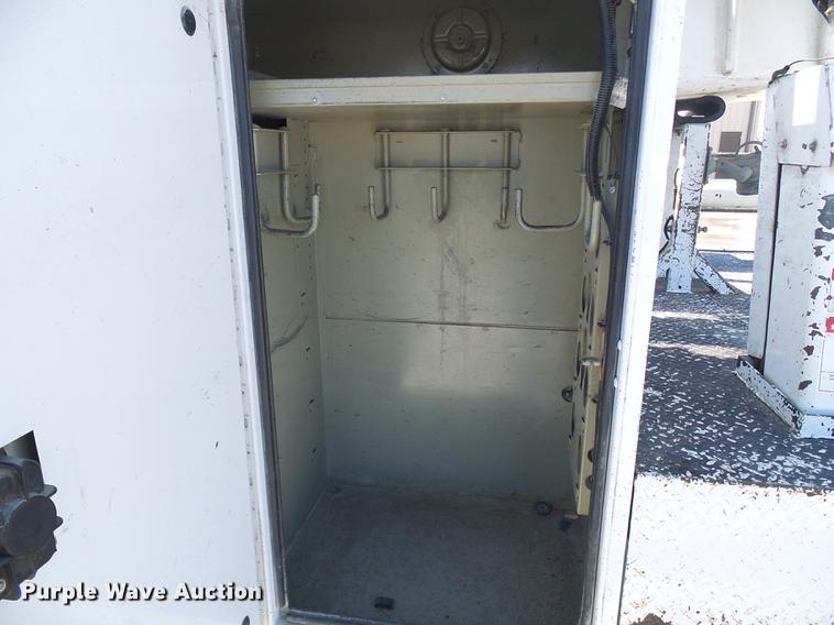 image for item DF7138 2012 Dodge Ram 5500 bucket truck