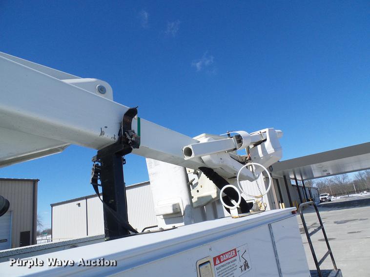 image for item DF7138 2012 Dodge Ram 5500 bucket truck