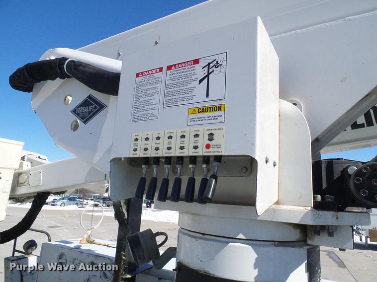 image for item DF7138 2012 Dodge Ram 5500 bucket truck