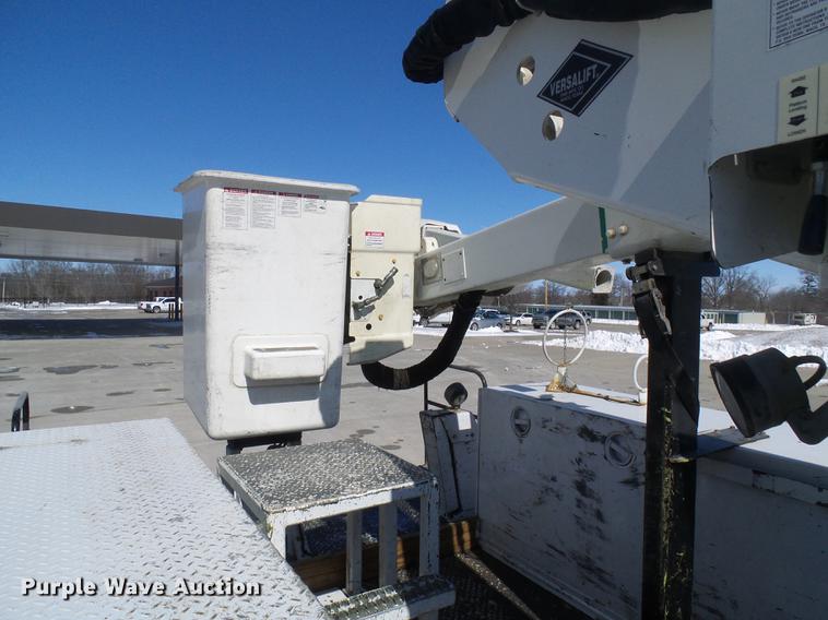 image for item DF7138 2012 Dodge Ram 5500 bucket truck