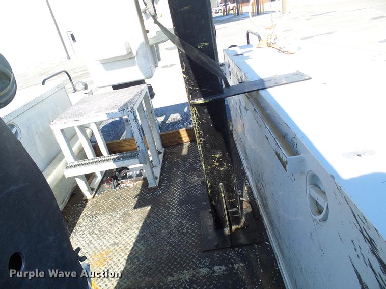 image for item DF7138 2012 Dodge Ram 5500 bucket truck