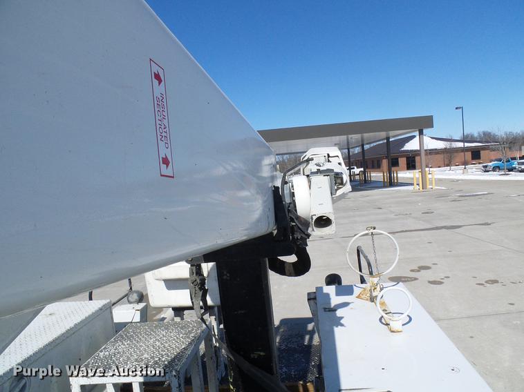 image for item DF7138 2012 Dodge Ram 5500 bucket truck