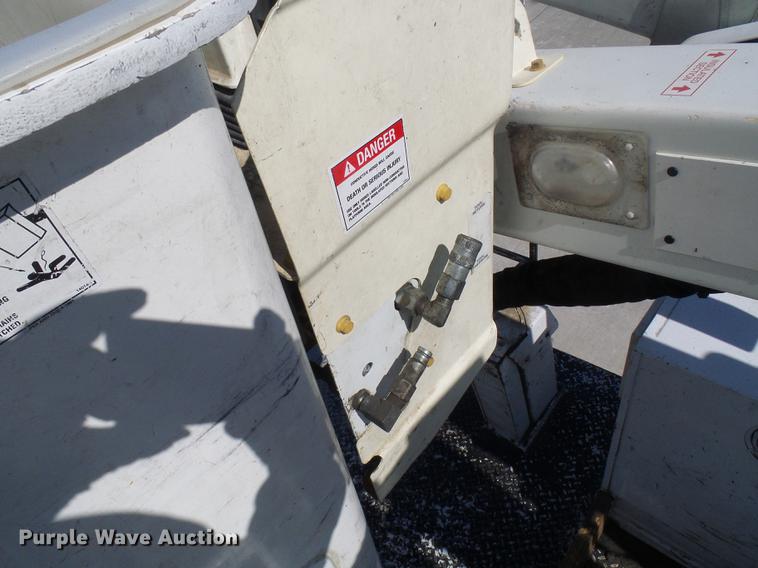 image for item DF7138 2012 Dodge Ram 5500 bucket truck