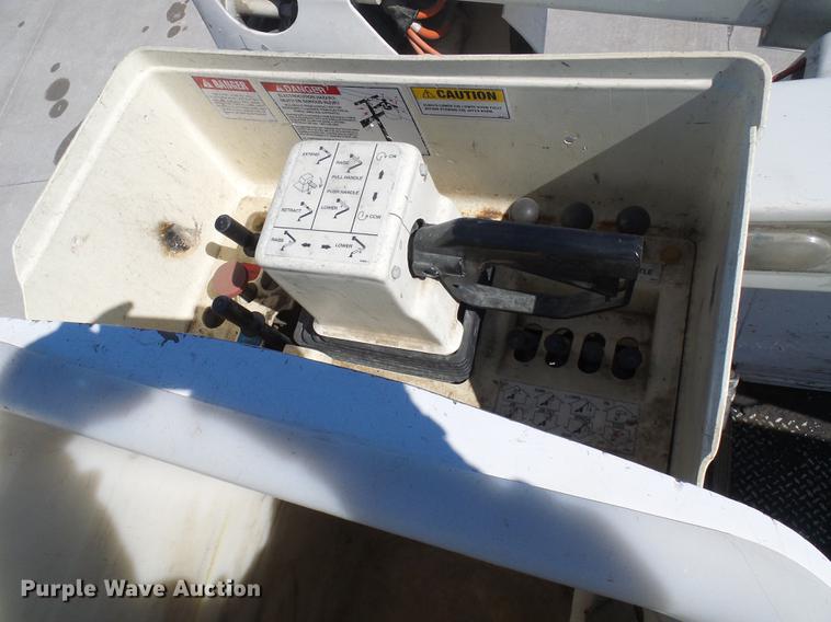 image for item DF7138 2012 Dodge Ram 5500 bucket truck