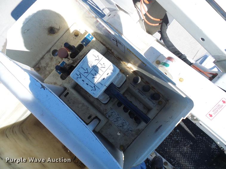 image for item DF7138 2012 Dodge Ram 5500 bucket truck