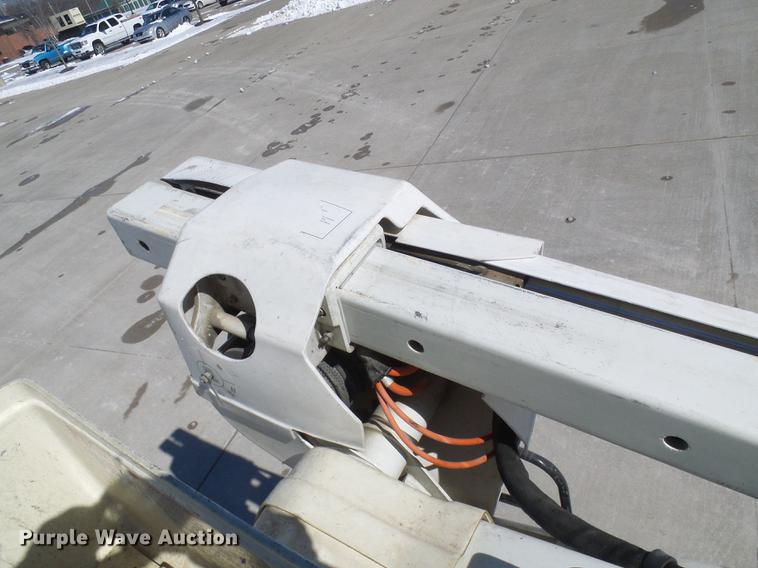 image for item DF7138 2012 Dodge Ram 5500 bucket truck