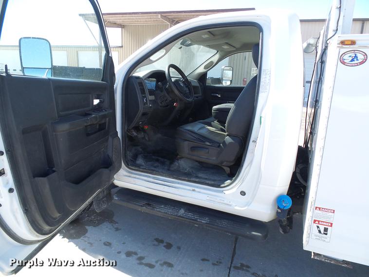 image for item DF7138 2012 Dodge Ram 5500 bucket truck