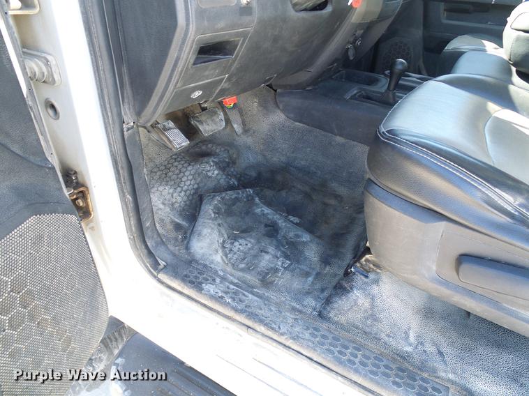 image for item DF7138 2012 Dodge Ram 5500 bucket truck