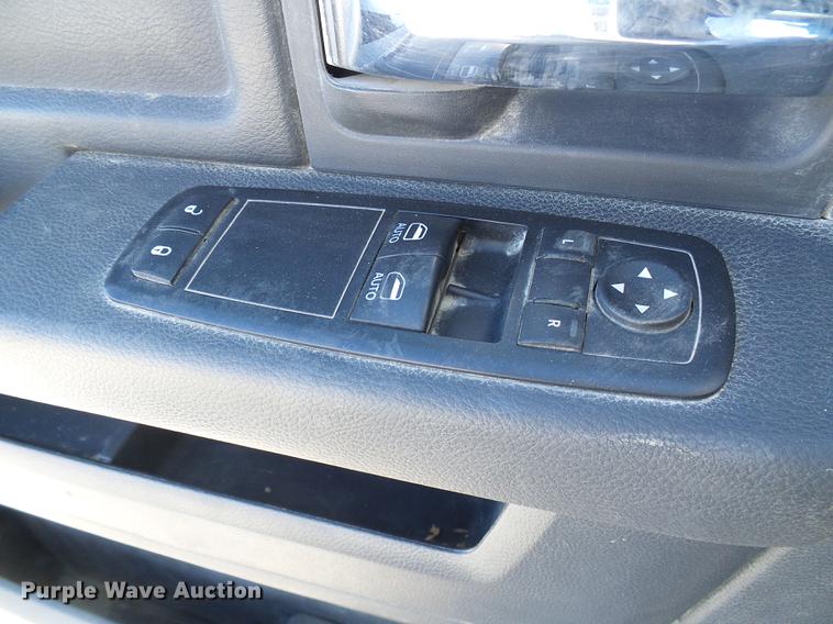 image for item DF7138 2012 Dodge Ram 5500 bucket truck