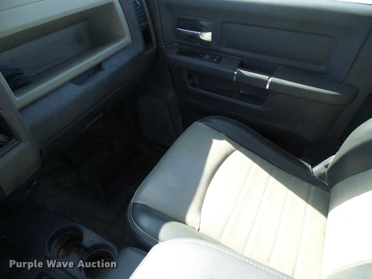 image for item DF7138 2012 Dodge Ram 5500 bucket truck