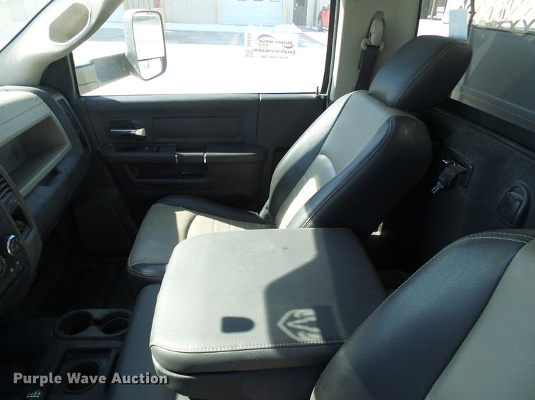 image for item DF7138 2012 Dodge Ram 5500 bucket truck