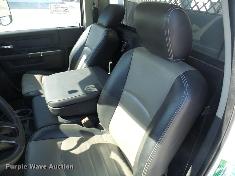 image for item DF7138 2012 Dodge Ram 5500 bucket truck