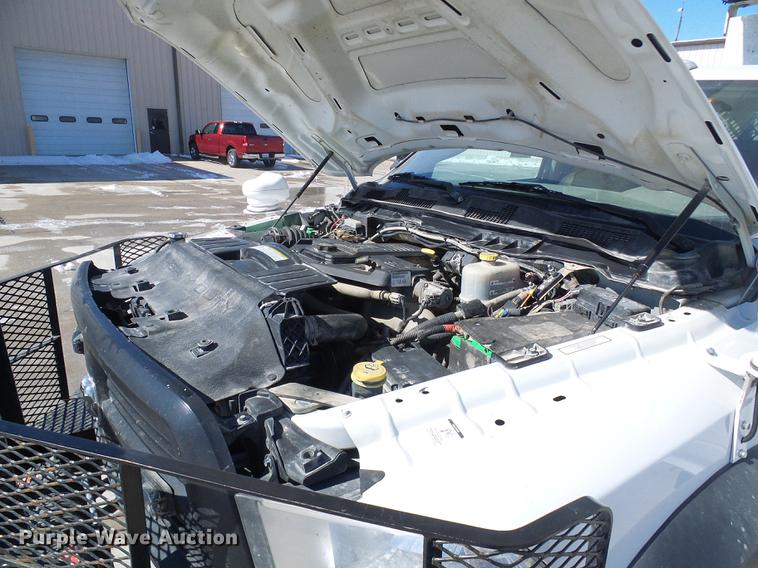 image for item DF7138 2012 Dodge Ram 5500 bucket truck