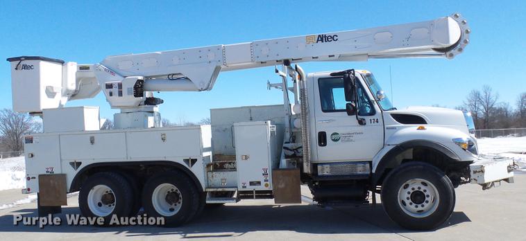 image for item DF7139 2011 International WorkStar 7500 bucket truck