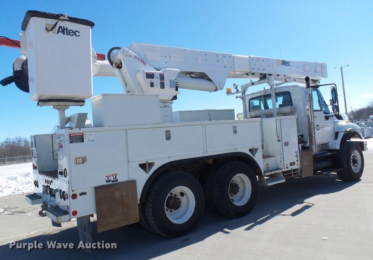 image for item DF7139 2011 International WorkStar 7500 bucket truck