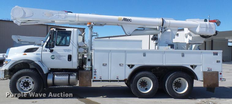 image for item DF7139 2011 International WorkStar 7500 bucket truck