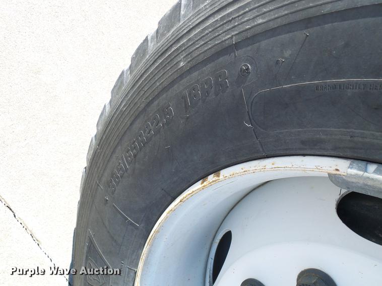 image for item DF7139 2011 International WorkStar 7500 bucket truck